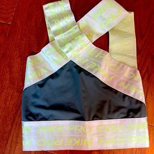 Nike Pro Womens Cropped Training Bra